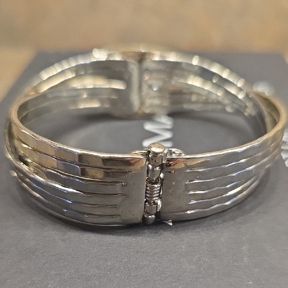 Elegant Silver and Black Hinged Women's Bracelet 7.5" To 8" - Picture 2 of 3